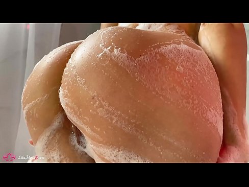 ❤️ Brunette په شاور کې د شدید orgasm لپاره د وایبرټر سره بلی مشت زنی کوي ❤❌ ☑